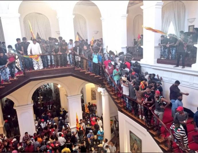 【视频】斯里兰卡大规模示威 示威者闯入总统官邸
