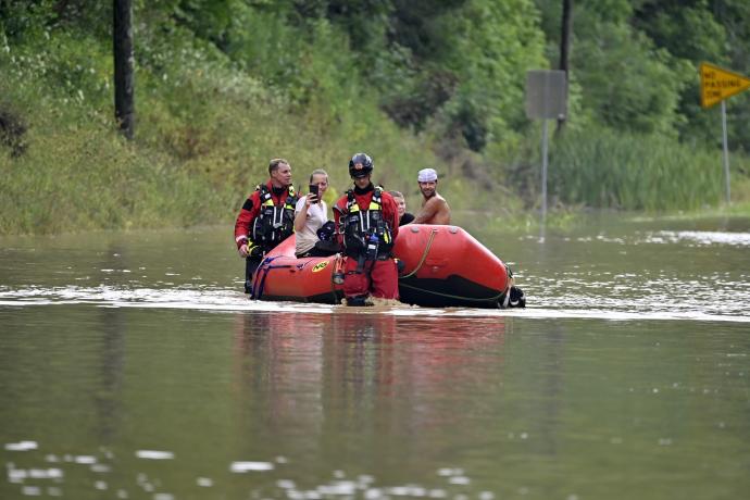 美国肯塔基州洪灾增至16死
