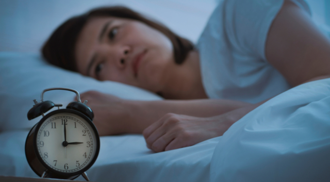 為什麼會失眠？睡不著就是失眠？失眠症的種類、症狀、原因、治療