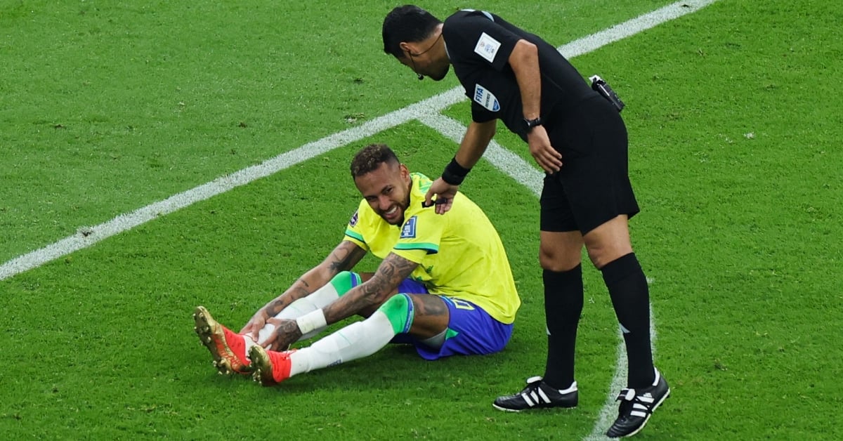 ◤2022卡塔尔世界杯◢ 内马尔伤退哭了 巴西主帅：别担心，他会继续踢