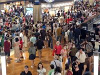 中国客免签 灯光秀吸睛 金沙商场人潮增3倍